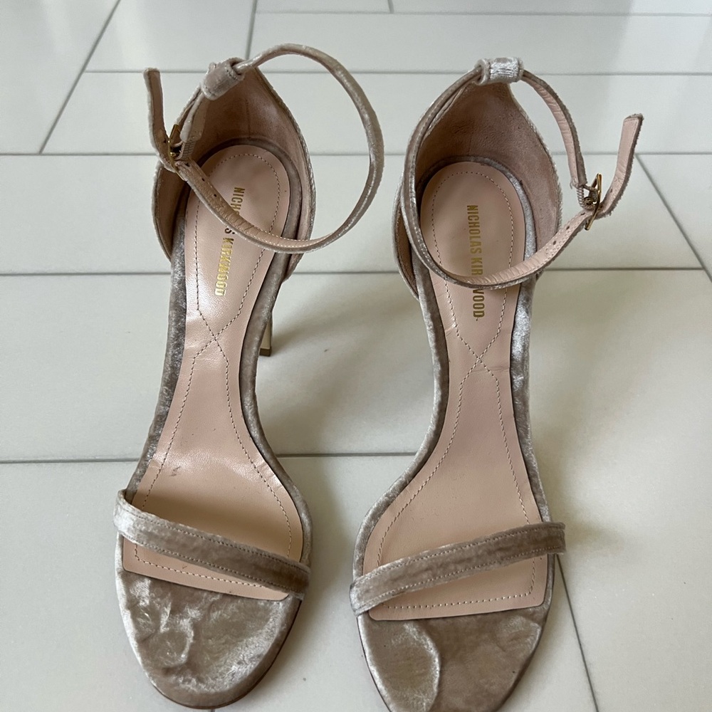 Nicholas Kirkwood Mira Pearl Champagne velvet sandals sz 39.5